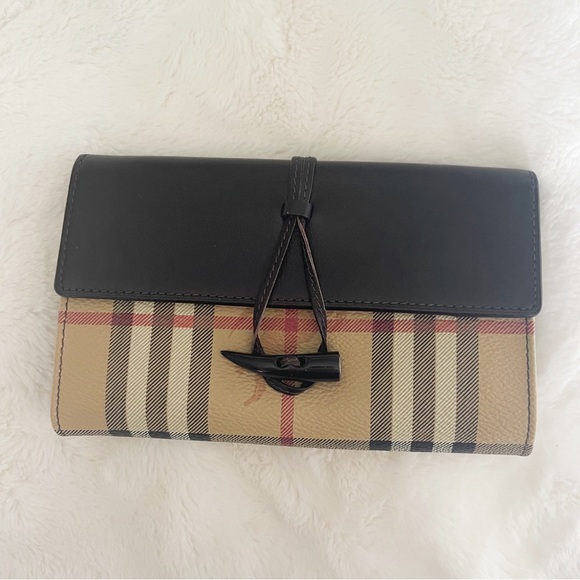 Burberry Handbags - Vintage Burberry Toggle Wallet